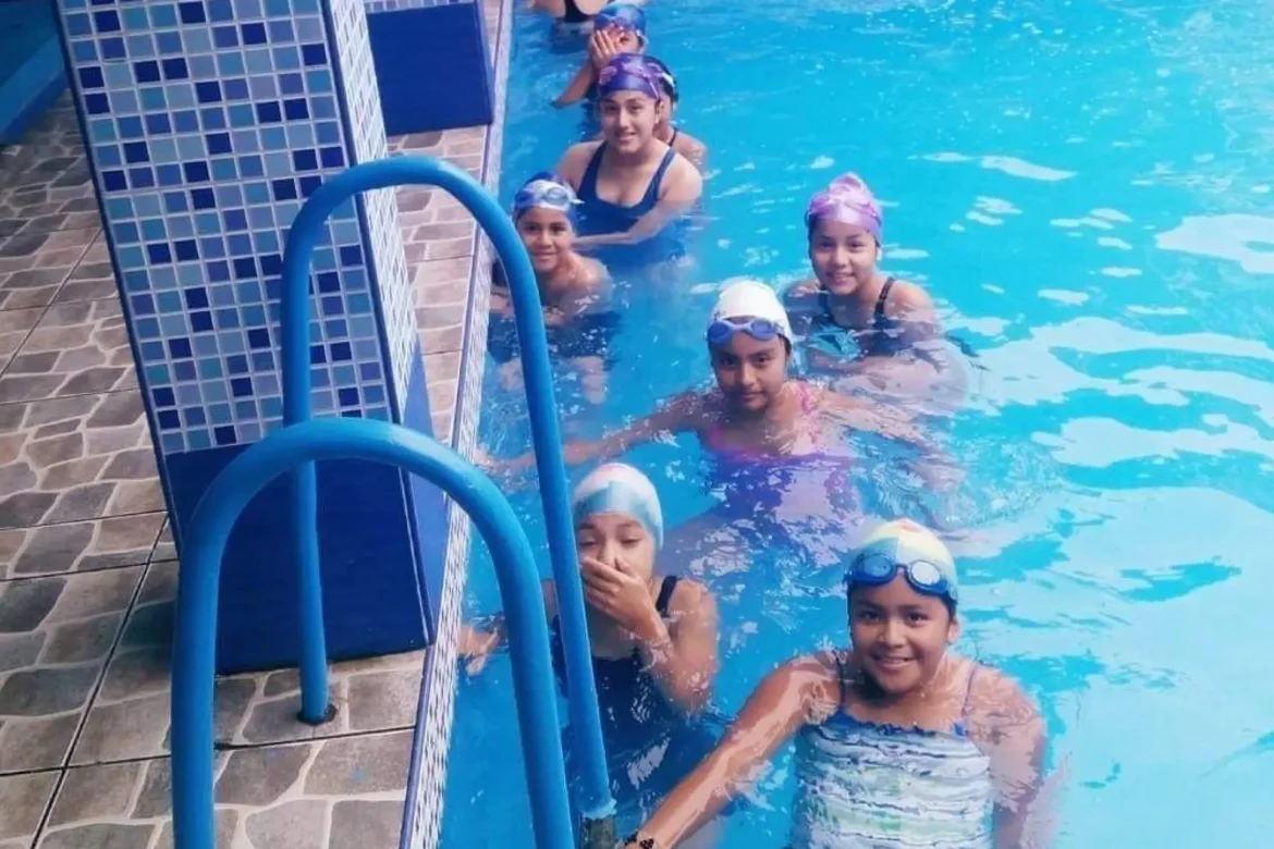 El Examen de Natación en la PNP: Un Test de Fortaleza, Habilidad y Superación Personal 🏊‍♂️🇵🇪